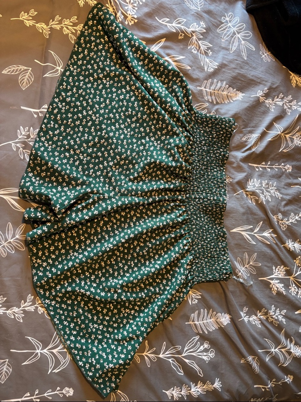 SHEIN Green Floral Smocked Waist Shorts